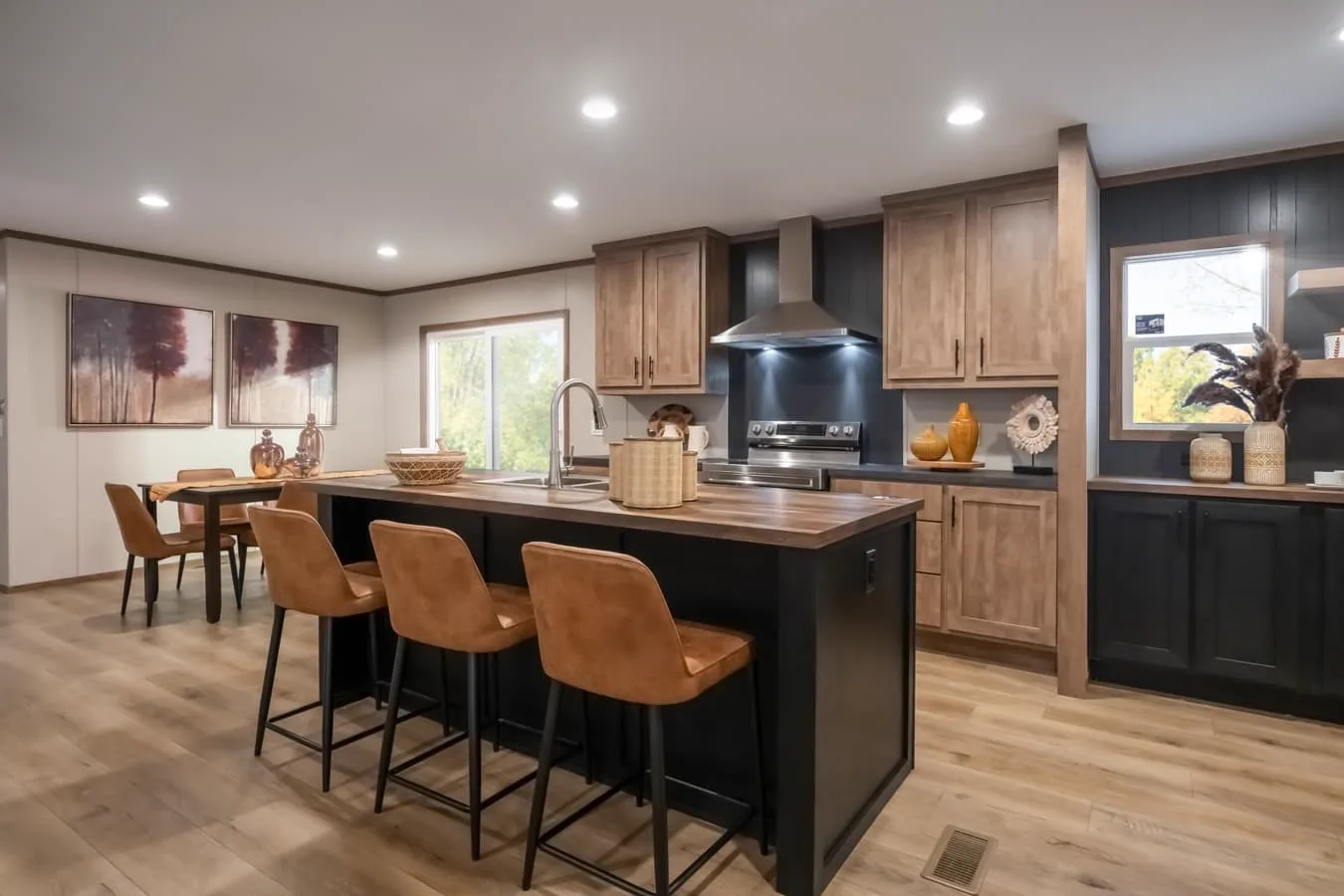 Kitchen & Dining