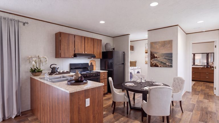 Kitchen & dining