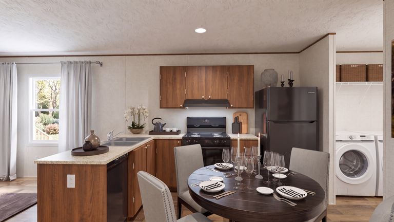 Kitchen & Dining